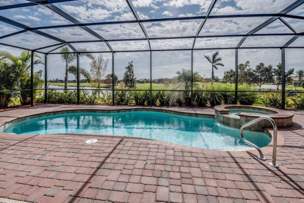 Pool Enclosure Cleaning in Cedar Park