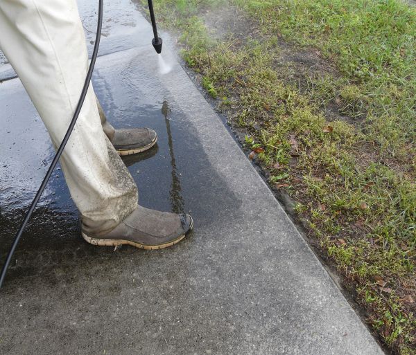Sidewalk Concrete Cleaning in Cedar Park