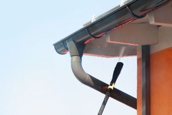 Eaves Power Washing in Cedar Park
